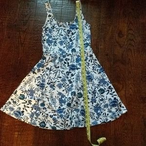 Adorable skater dress size 6